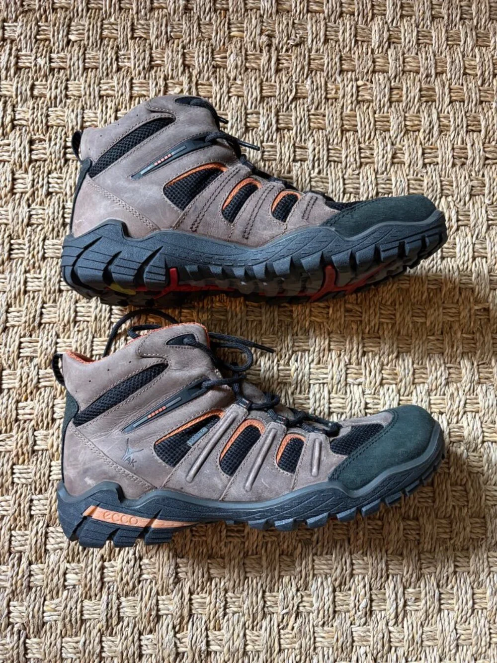 Ecco Xpedition Lite Hiking Shoe in Espresso/black